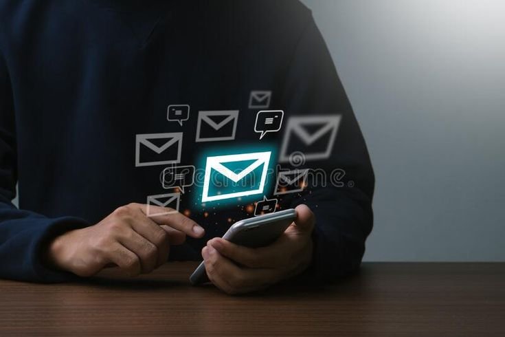 Email concept_Businessman using smart phone for email with notification alert, Online co